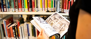 Collection de bandes-dessinées : nous vous proposons un important choix de livres d'auteurs/-trices et d'illustrateurs/-trices issus de la scène de la bande-dessinée germanophone.