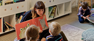 Une fois par mois, le coin enfant accueille l’heure du conte, animée par la comédienne et clown Deborah Weber.