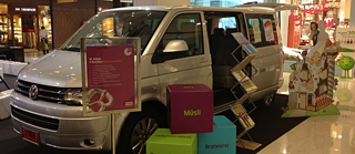 Mit dem VW Bulli in der Shoppingmall