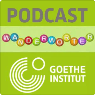 Ein grünes Quadrat, in drei Bereiche aufgeteilt: Oben steht Podcast, in der Mitte ist das Wort Wanderwörter pro Buchstabe in bunten Kugeln geschrieben, unten das Logo des Goethe-Instituts.