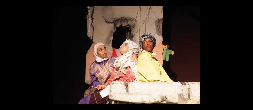 Eine Szene aus A Broken Theatre - A Broken Dream