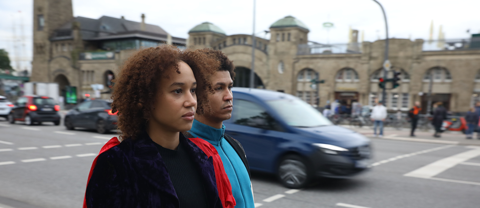 Die Tänzer*innen Eva Lomby und Faizel Browny