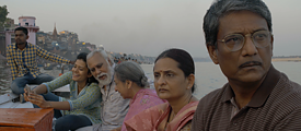 Familiengeschichte: Mukti Bhavan beschreibt auch einen Konflikt und die späte Annäherung von Vater und Sohn.