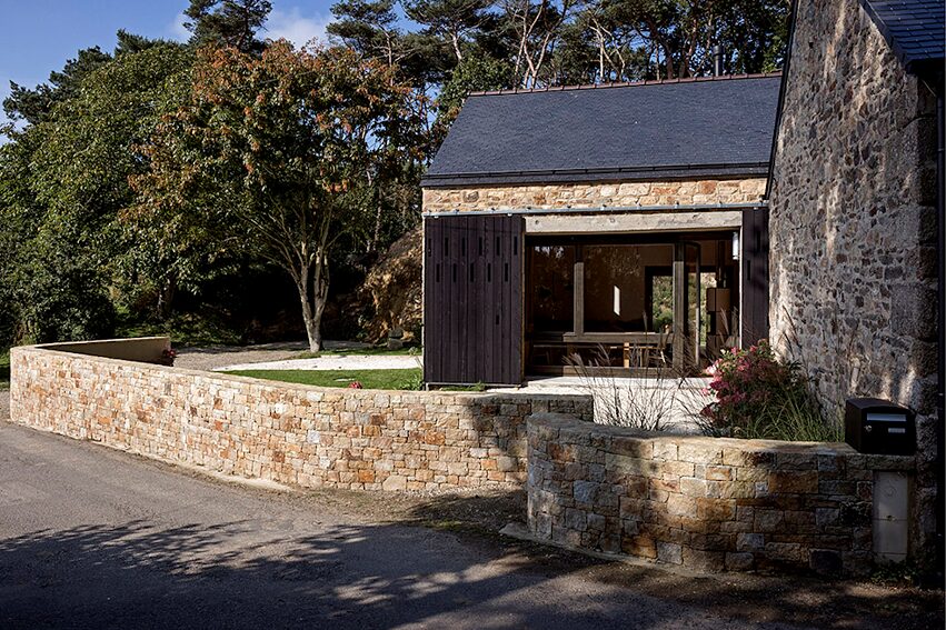 Das Alte sanieren, lokale Ressourcen nutzen, Energie sparen – alles ist bis ins kleinste Detail durchdacht.