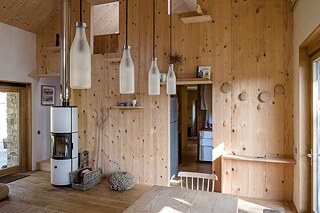 Der ehemalige Pferdestall nutzt Materialien pflanzlichen oder tierischen Ursprungs und ist energiesparend.