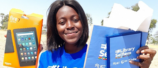 MOSHE HILKKA DE LA NAMIBIE &copy; ©Library Aid selfie Moshe Hilkka de la Namibie