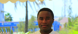 yese chezali de tanzanie &copy; ©Library Aid selfie Yese Chezali de la Tanzanie