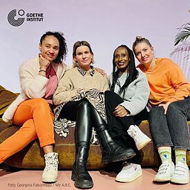 Gruppenbild von vier Frauen des Vereins We A.R.E. 