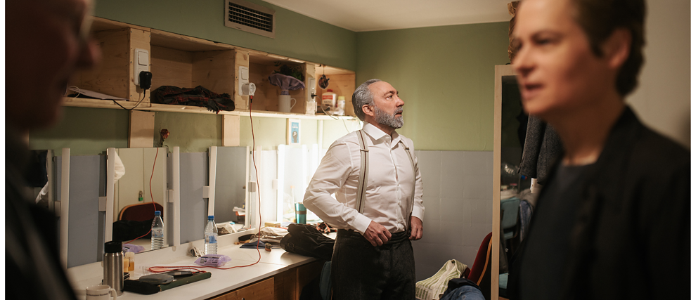 Backstage bei den Proben für das Theaterstück 