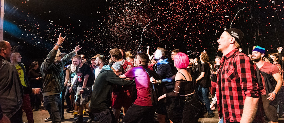 Besucher*innen beim Stains in the Sun Festival 2021