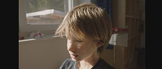 Fotograma El unicornio con pantalones de ski se escapa de repente