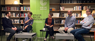 Podiumsdiskussion Künstliche Intelligenz und Maschinenübersetzung © © Goethe-Institut Norwegen Podiumsdiskussion Künstliche Intelligenz und Maschinenübersetzung