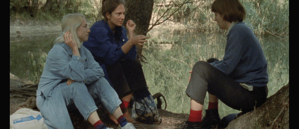 Filmstill aus „Outside Noise“ von Ted Fendt, 2021