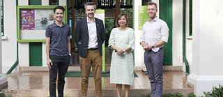 Four people standing in front of a building. © © Goethe-Institut The German Education Cooperation Team of the Goethe-Institut Thailand