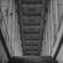 Brutalität in Stein