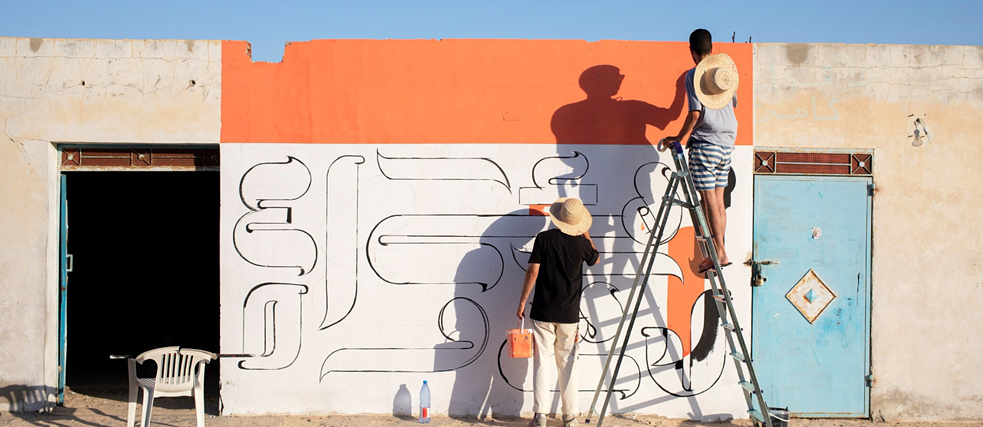 Zwei Künstler von ST4-The Project bei der Arbeit