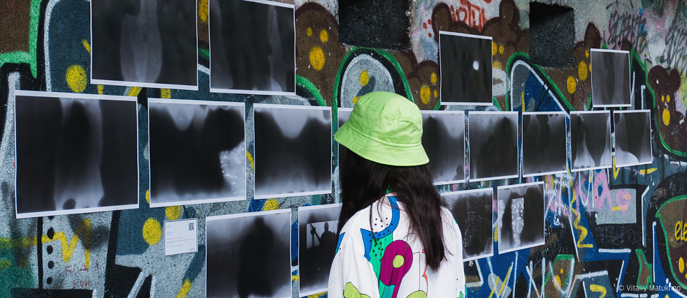 Visitor of the exhibition in Rivne. Artist: Vitaliy Matukhno