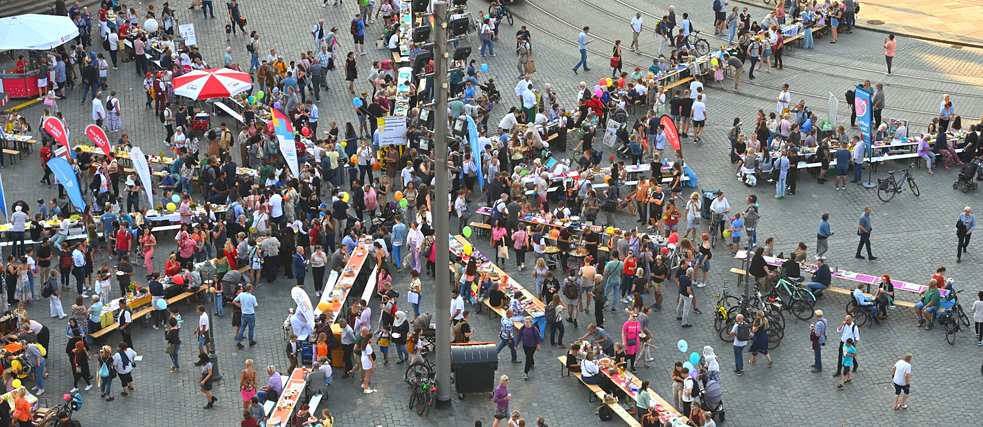 Gemeinsames Essen auf dem Schlossplatz 2022