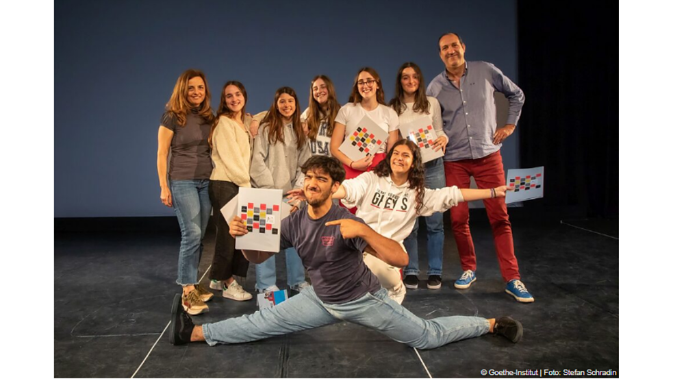 Gruppenfoto der Theatergruppe der Escola Francisco Rodrigues Lobo in Leiria, Portugal