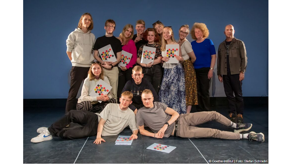 Gruppenfoto der Theatergruppe der XXI. Schule Tallinn, Estland