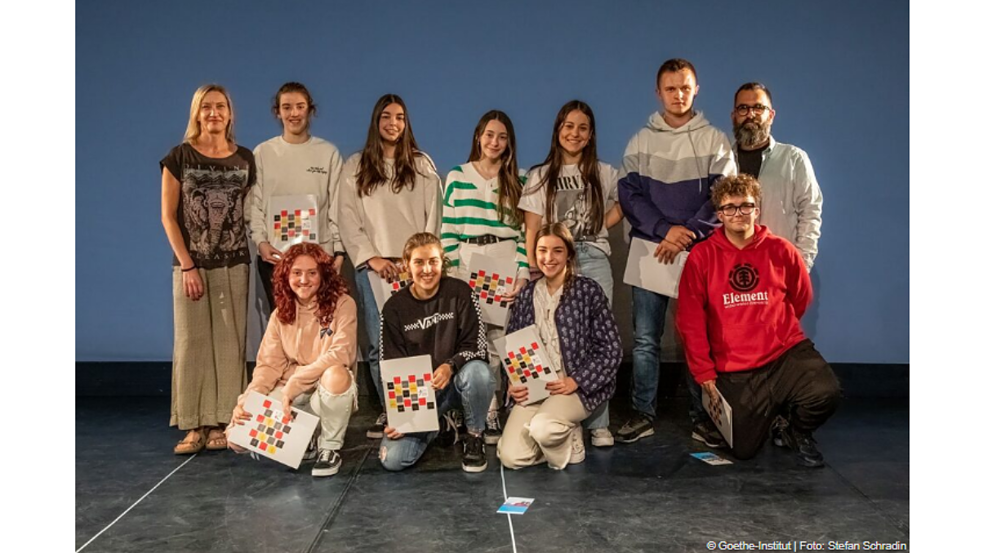 Gruppenfoto der Theatergruppe des IES Garcilasco de la Vega in Torrelavega, Spanien
