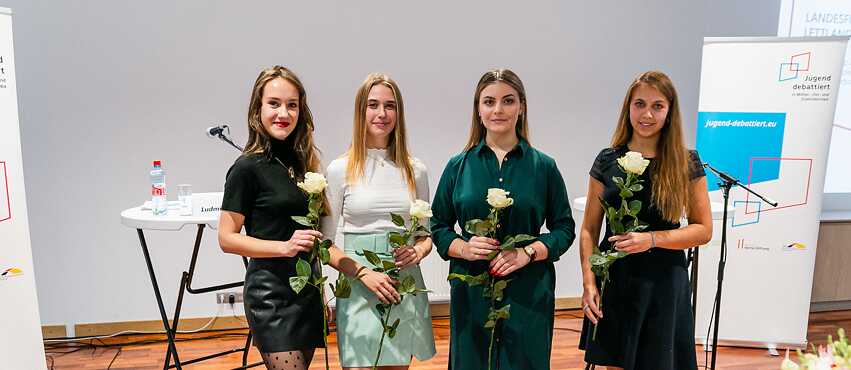 Finalistinnen nach der Siegerehrung beim lettischen Landesfinale 2020