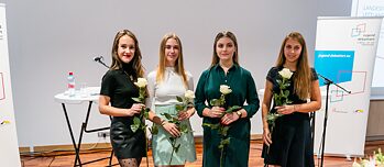 Finalistinnen nach der Siegerehrung beim lettischen Landesfinale 2020