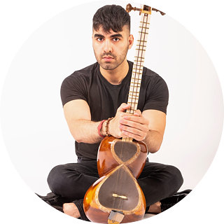 Shayan Coohe mit Instrument © (c) Shayan Coohe Shayan Coohe