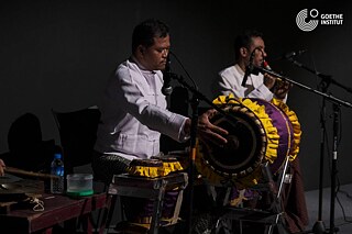 Neuer Schritt zur Musik aus Myanmar - feat. Harfe