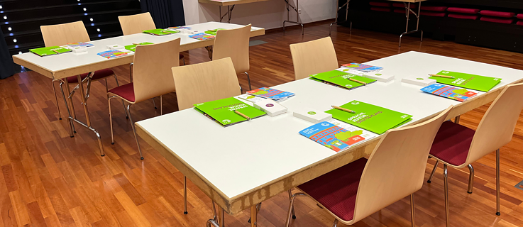 Regalos del Goethe-Institut para l@s participantes del taller en las mesas