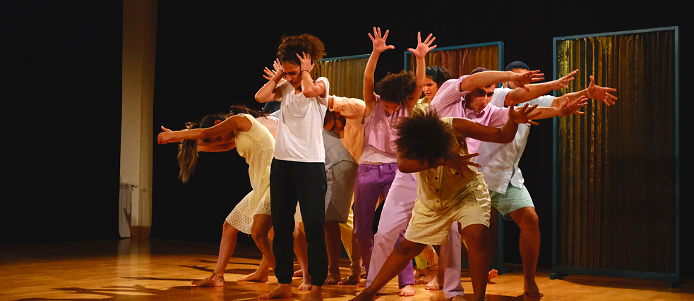 Liveaufnahmen des Theaterstücks "I see my ghost coming from afar"