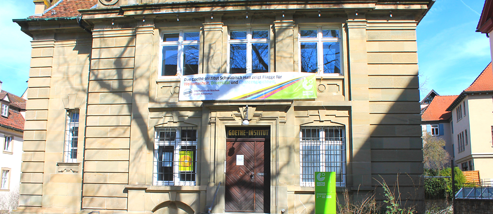 Flagge am Goethe-Institut in Schwäbisch Hall 