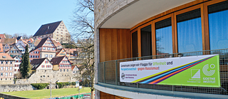 Banner am Balkon des Globe-Theaters