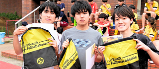 PASCH spielt Fußball 11