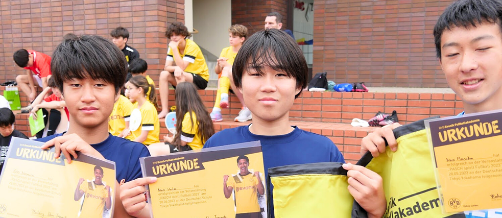 PASCH spielt Fußball 12