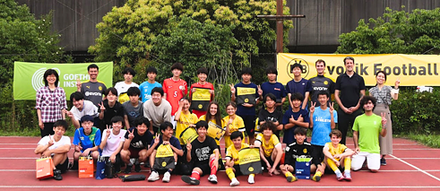 PASCH spielt Fußball 2