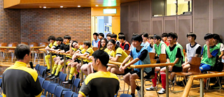 PASCH spielt Fußball 