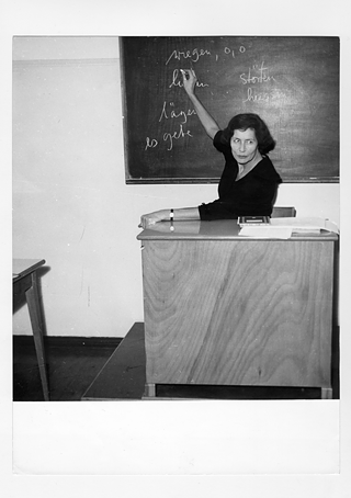 Μάθημα γερμανικών σε αίθουσα διδασκαλίας του Ινστιτούτου κατά τα τέλη της δεκαετίας του 1950.