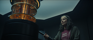Annie Murphy and Salma Hayek destroying a quantum computer in the first episode of the sixth series of the anthology series Black Mirror