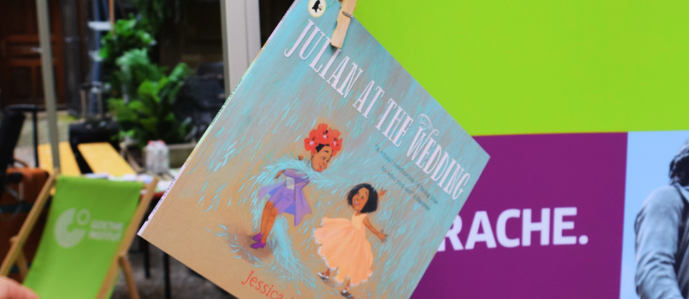 Bilinguale Bücher zu den Themen Antidiskriminierung, Diversität und Empowerment