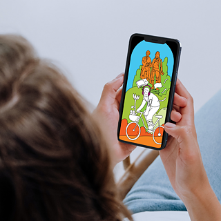 Eine Person blickt auf ihr Handy, auf dem ein Visual der Onleihe zu sehen ist &copy; © Goethe-Institut e.V. Onleihe Support_Smartphone