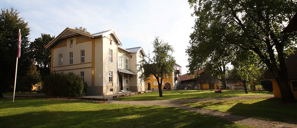 Stein an der Traun, historisches Schlossinternat