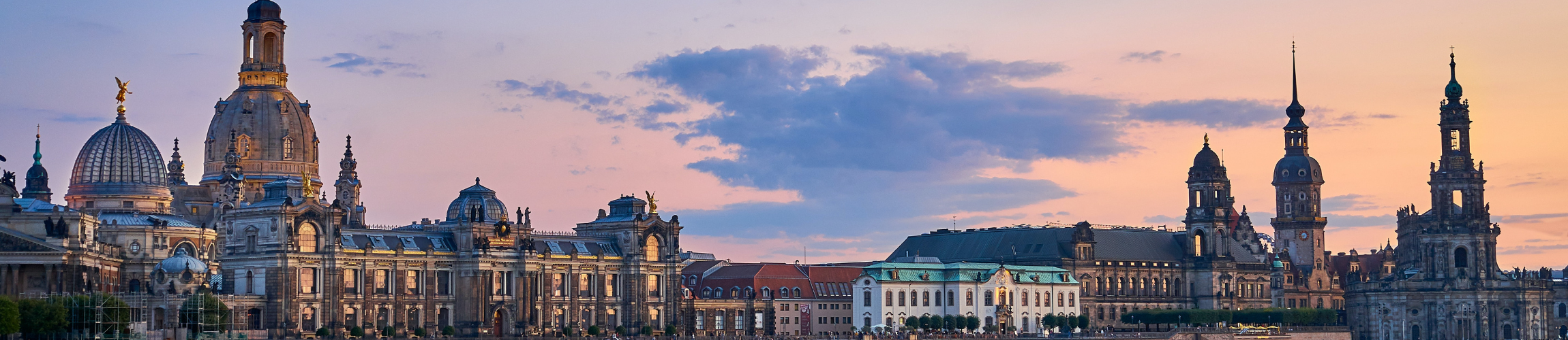 Skline Dresden bei Abendlicht