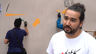 The artist Omaid Sharifi answers an interview question