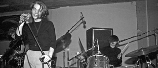 Malaria! spielen live auf der Documenta 7 am 20.06.1982 im Friedericianum, Kassel.