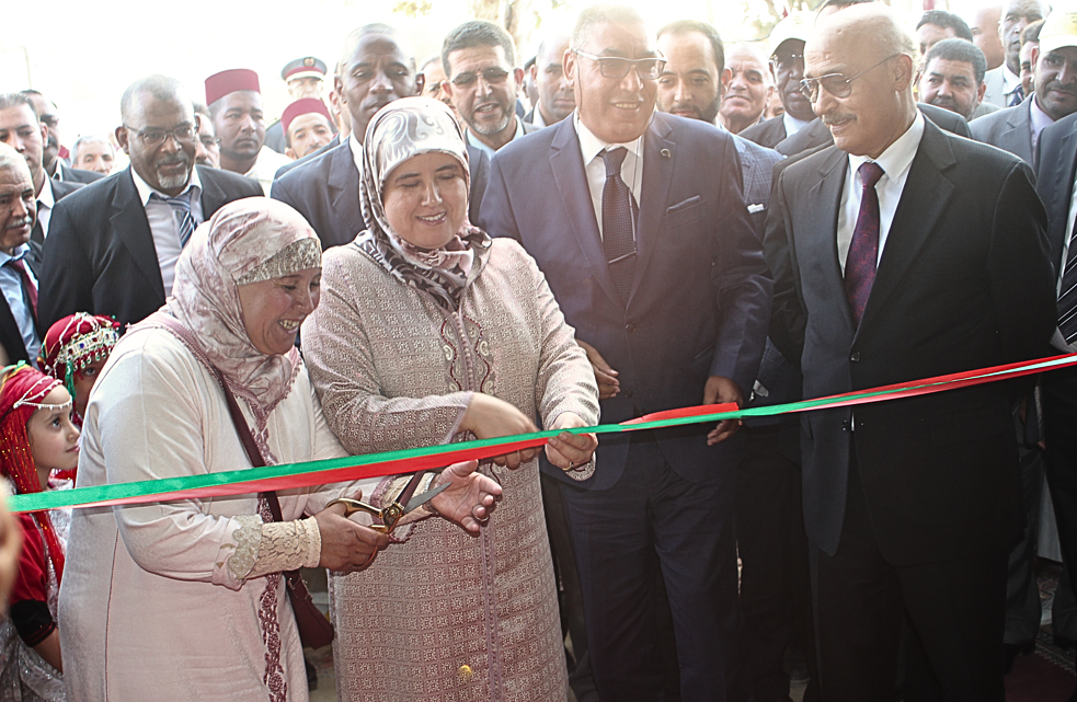 Safia Minotras, Rebekah Al-Dhahira, Jamila Al-Musali, Minister of Traditional Crafts, cutting the ribbon for the opening of the Wazkitiya Rug Festival in 2017