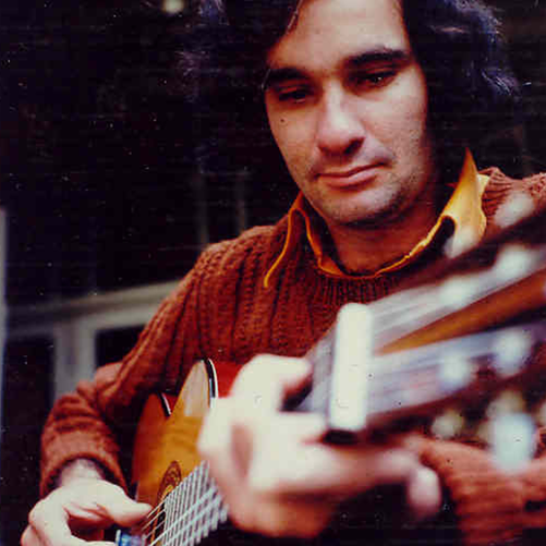 Dave Lowe mit Gitarre