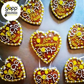 Gingerbread hearts with the text 50th anniversary GAPP