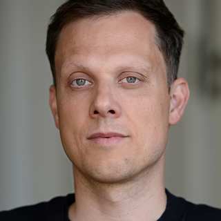 Sebastian Schmieg - Headshot