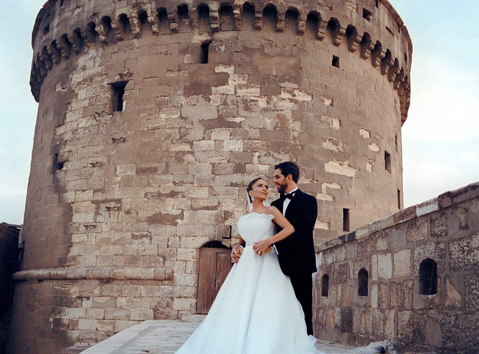 تقول لميس إن الصور التناظرية تتوافق مع مفهوم الجَمال لدى الجيل Z. وينشر عملاؤها صور تناظرية على إنستجرام تبدو وكأنها لقطة من فيلم.